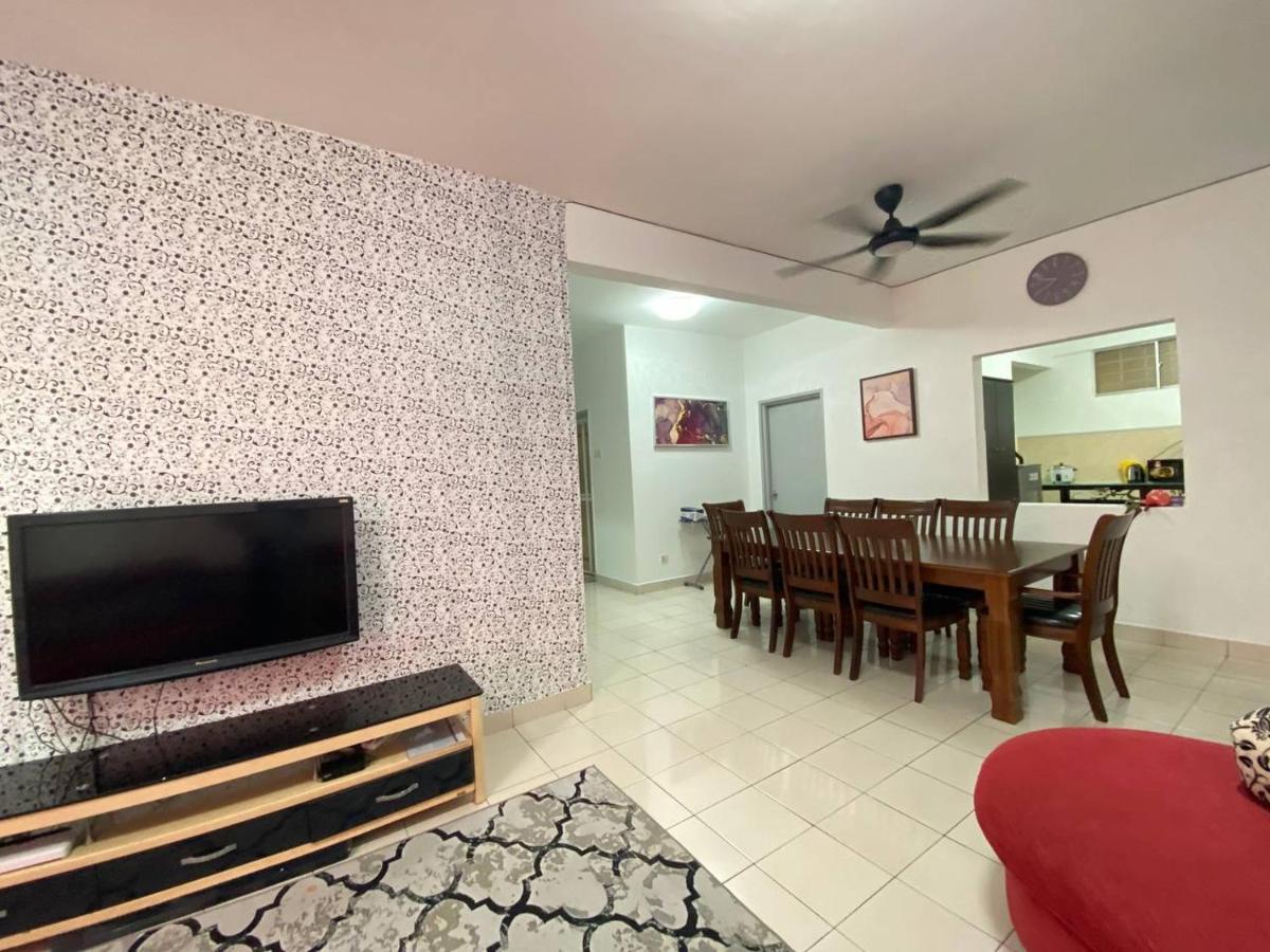 Homestay Juta Mines Seri Kembangan Balakong Serdang Lama Exterior foto